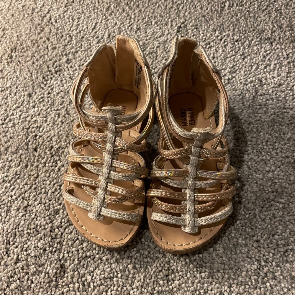 Size 5, Harper Canyon gladiator sandals